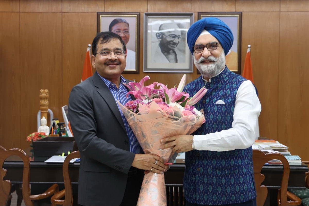 Dr. Ram Singh with Lt. Governor of Delhi, Sardar Taranjit Singh Sandhu ji, at Lok Niwas. - Photo 1